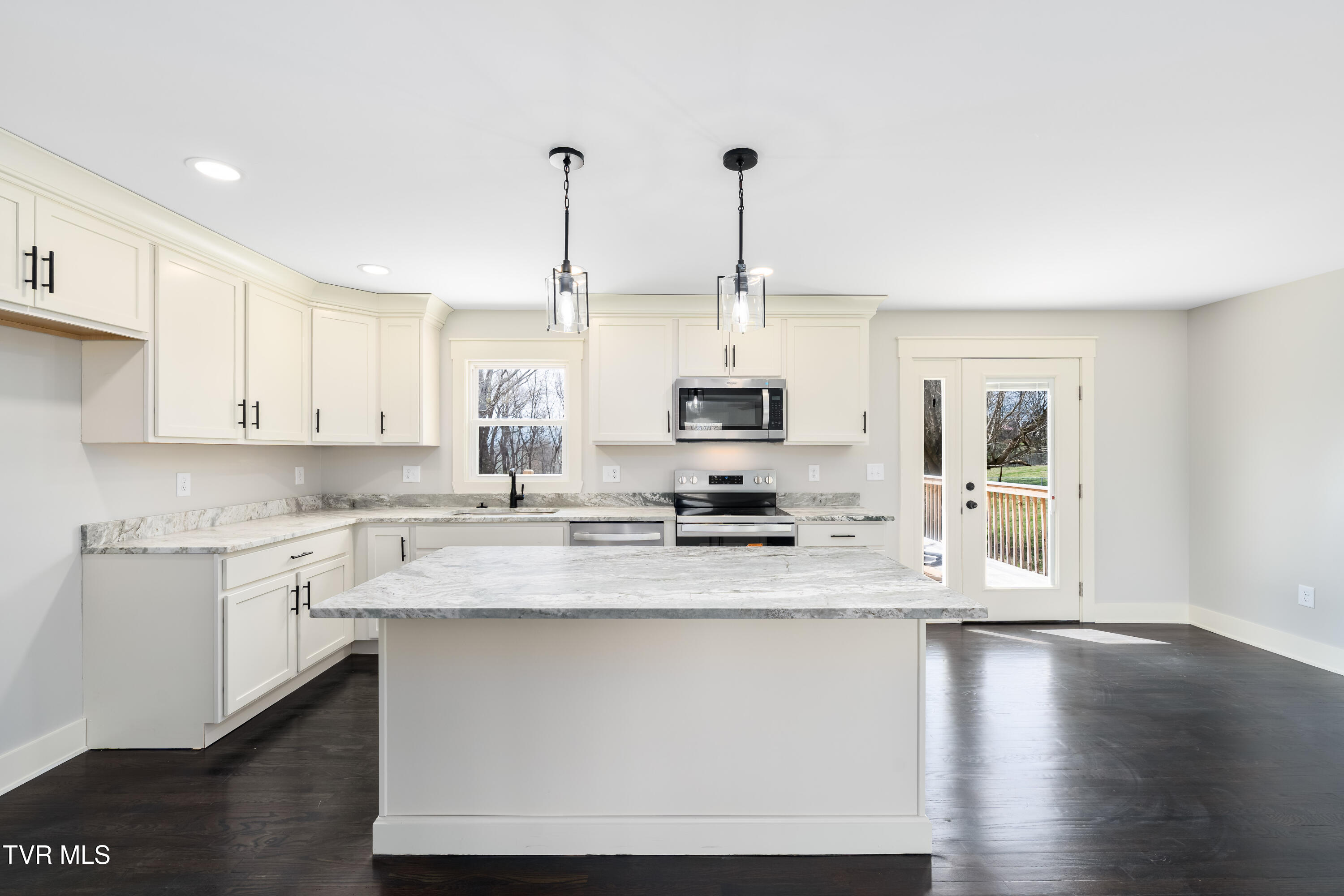 226 Dorothy Circle Limestone, TN 37681 - Photo 4 of 61 226 Dorothy Cir (35 of 61)