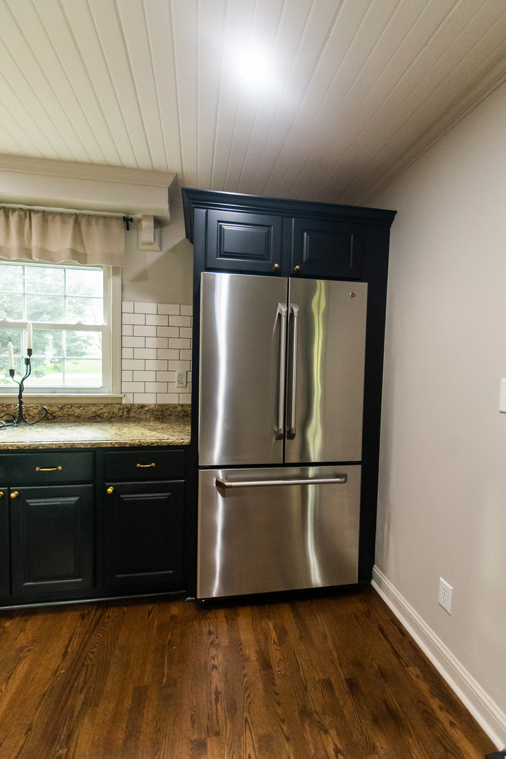 3868 Ogle Street Dixon, IL 61021 - Photo 21 of 49 a kitchen with kitchen island wooden floors and stainless steel appliances