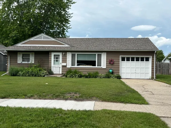 $179,500 | 907 Arnold Avenue North, Thief River Falls, MN 56701
