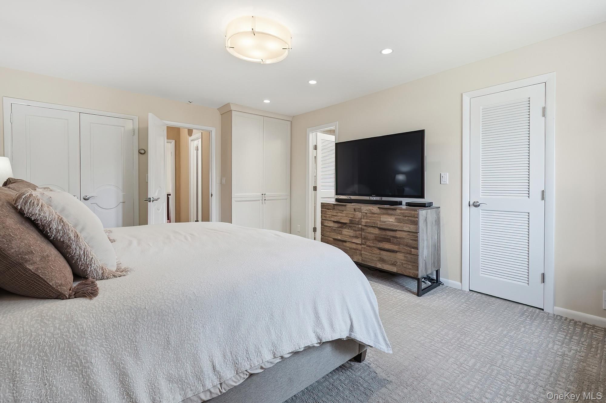 7 Carlton Lane Rye Brook, NY 10573 - Photo 13 of 44 Primary Bedroom