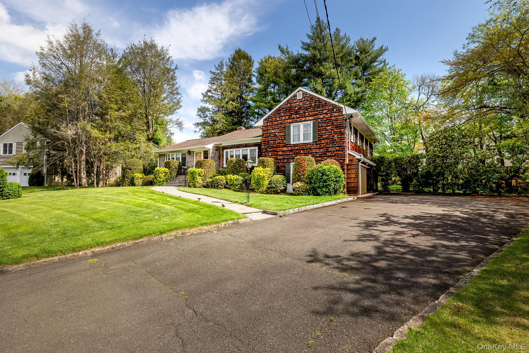 7 Carlton Lane Rye Brook, NY 10573 - Photo 38 of 44 Driveway