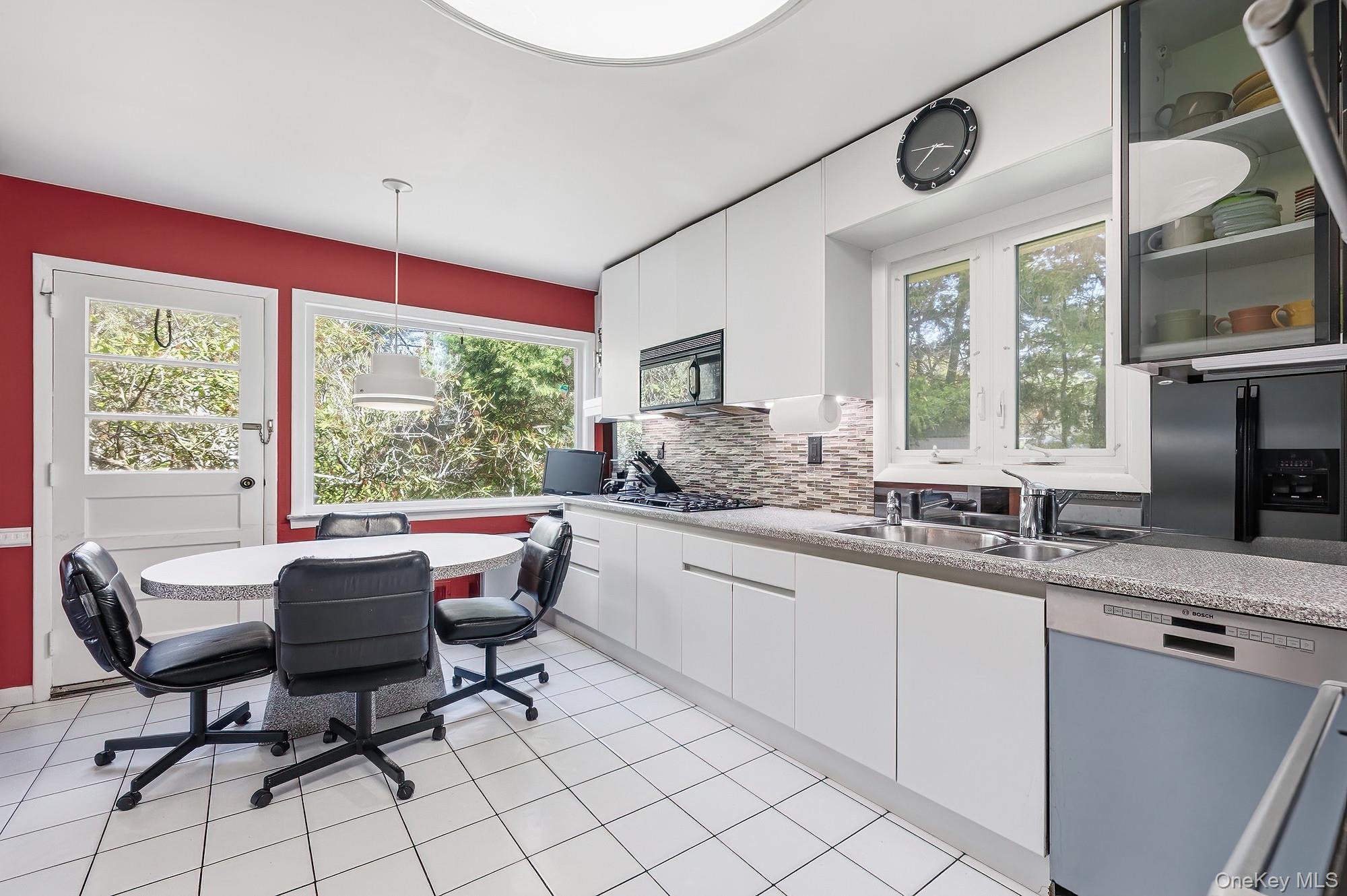 7 Carlton Lane Rye Brook, NY 10573 - Photo 10 of 44 Eat-in Kitchen