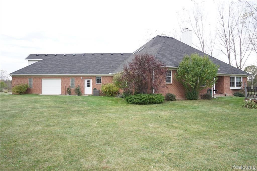 26360 Bell Road New Boston, MI 48164 - Photo 6 of 16