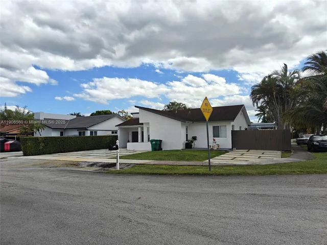 a view of a house with sitting area and entertaining space