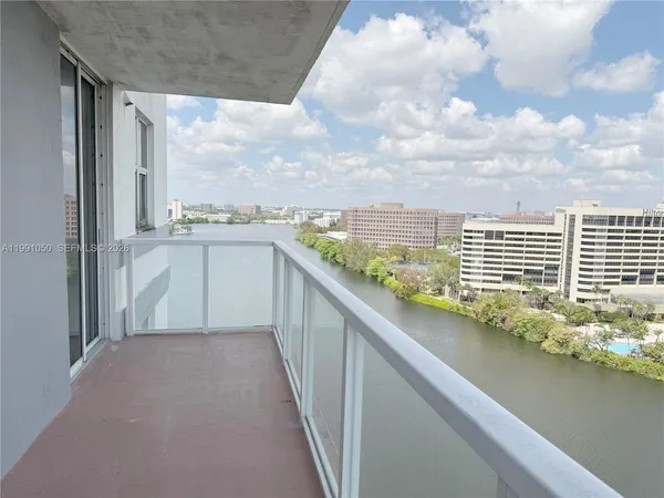 $2,800 | 5077 Northwest 7th Street, Unit PH1, Miami, FL 33126