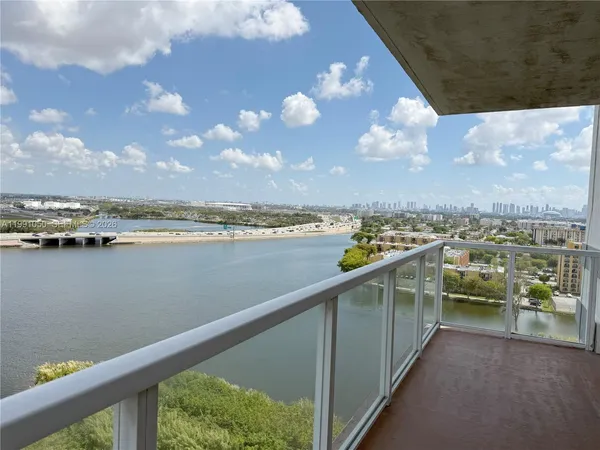 $2,800 | 5077 Northwest 7th Street, Unit PH1, Miami, FL 33126