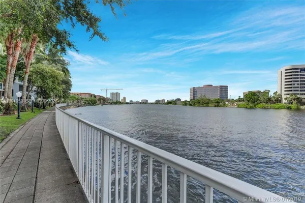 $2,800 | 5077 Northwest 7th Street, Unit PH1, Miami, FL 33126