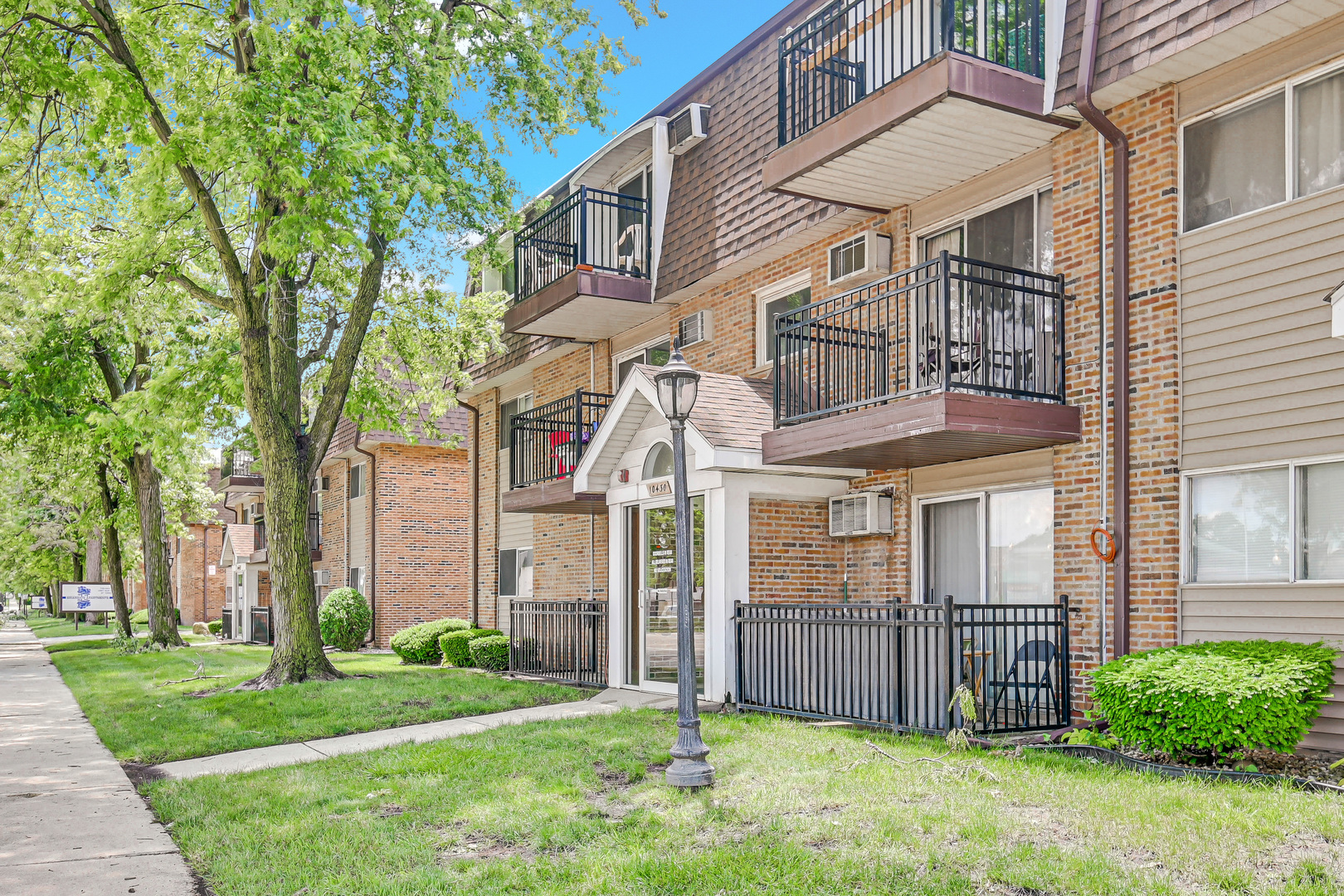 10430 Ridgeland Avenue, Unit 6 Chicago Ridge, IL 60415 - Photo 2 of 21