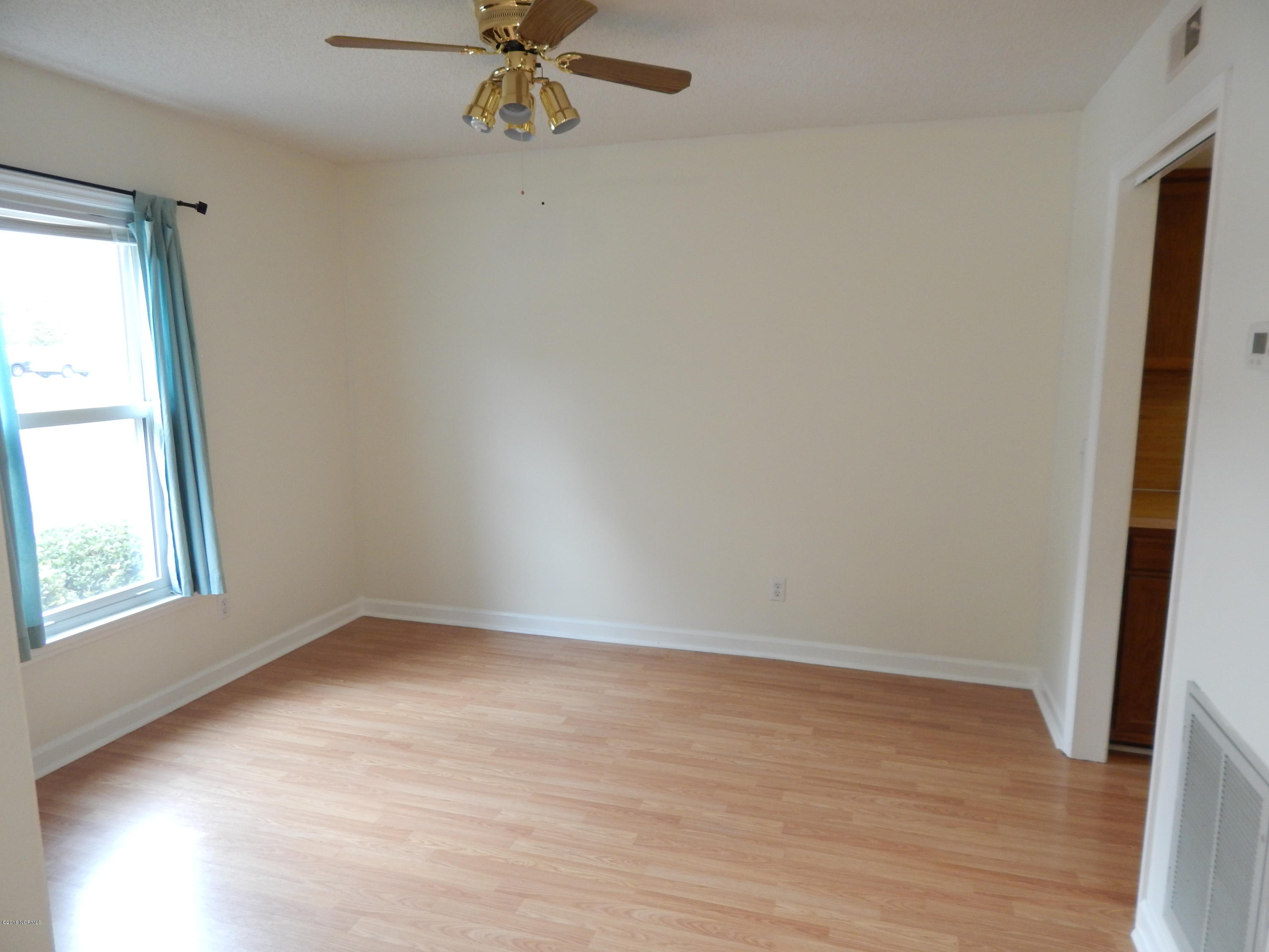 1922 Quail Ridge Road, Unit C Greenville, NC 27858 - Photo 3 of 13 Dining Room