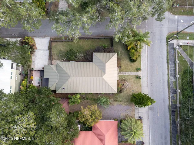 an aerial view of a house with yard and lake view