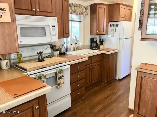 17550 South Munds Ranch Road, Unit 305 Munds Park, AZ 86017 - Photo 3 of 35 kitchen
