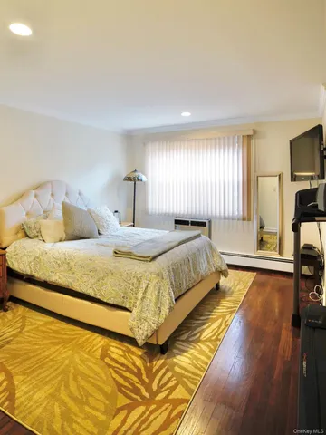 $559,000 | 50 Hill Park Avenue, Unit 2F, Great Neck, NY 11021