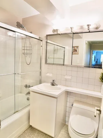 $559,000 | 50 Hill Park Avenue, Unit 2F, Great Neck, NY 11021