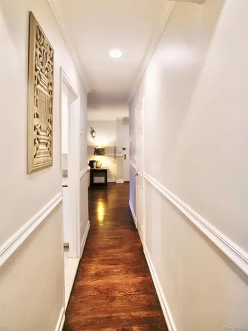 $559,000 | 50 Hill Park Avenue, Unit 2F, Great Neck, NY 11021