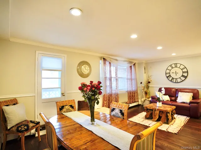 $559,000 | 50 Hill Park Avenue, Unit 2F, Great Neck, NY 11021