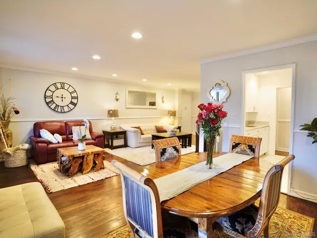 $559,000 | 50 Hill Park Avenue, Unit 2F, Great Neck, NY 11021