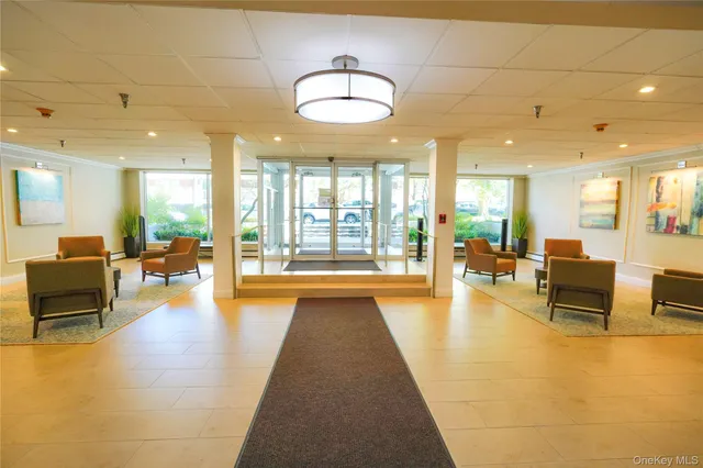 $559,000 | 50 Hill Park Avenue, Unit 2F, Great Neck, NY 11021