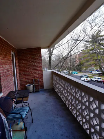 $559,000 | 50 Hill Park Avenue, Unit 2F, Great Neck, NY 11021