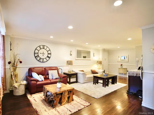 $559,000 | 50 Hill Park Avenue, Unit 2F, Great Neck, NY 11021