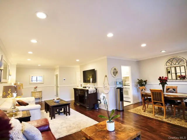 $559,000 | 50 Hill Park Avenue, Unit 2F, Great Neck, NY 11021