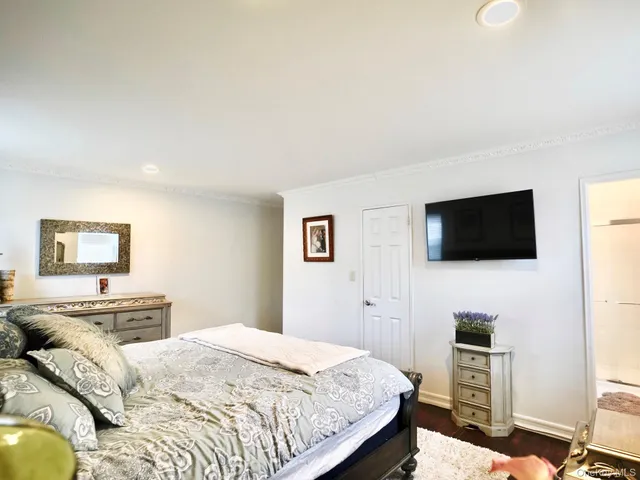 $559,000 | 50 Hill Park Avenue, Unit 2F, Great Neck, NY 11021