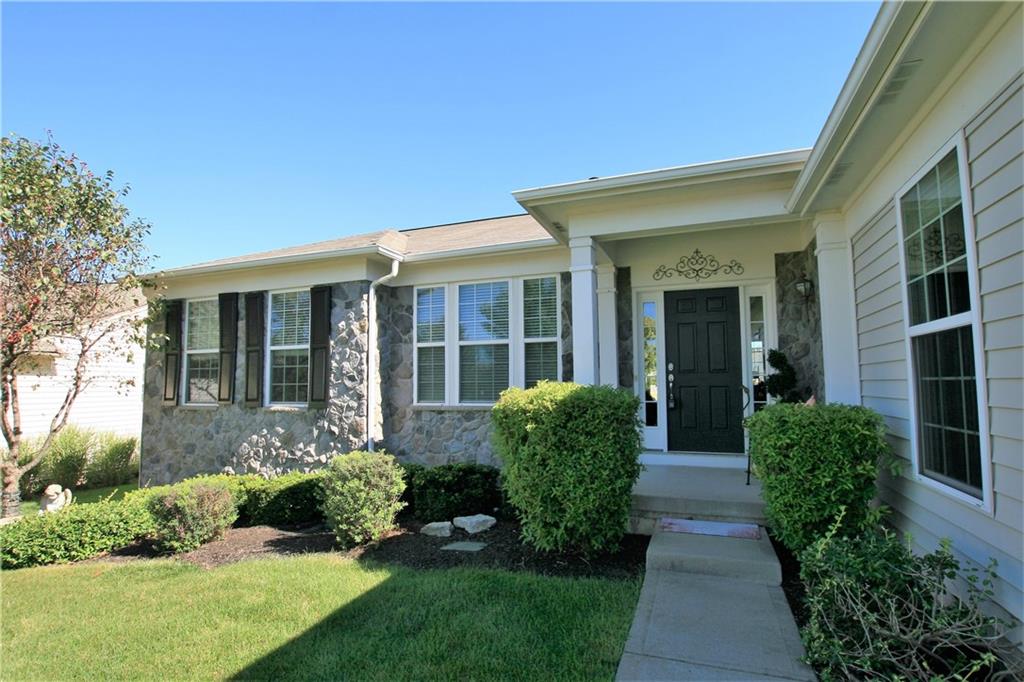 13045 Ratliff Run Fishers, IN 46037 - Photo 2 of 24 Gallery Image 2
