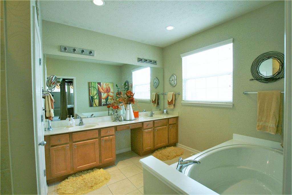 13045 Ratliff Run Fishers, IN 46037 - Photo 16 of 24 Gallery Image 16