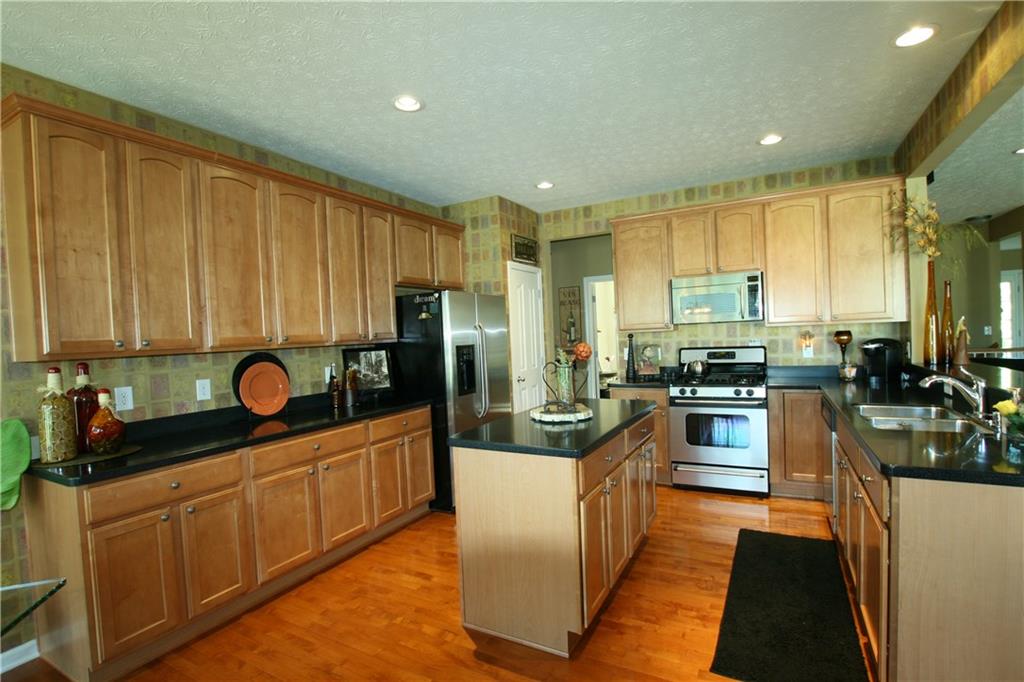 13045 Ratliff Run Fishers, IN 46037 - Photo 8 of 24 Gallery Image 8