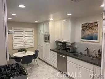 $4,450 | 5200 White Oak Avenue, Unit 36, Encino, CA 91316