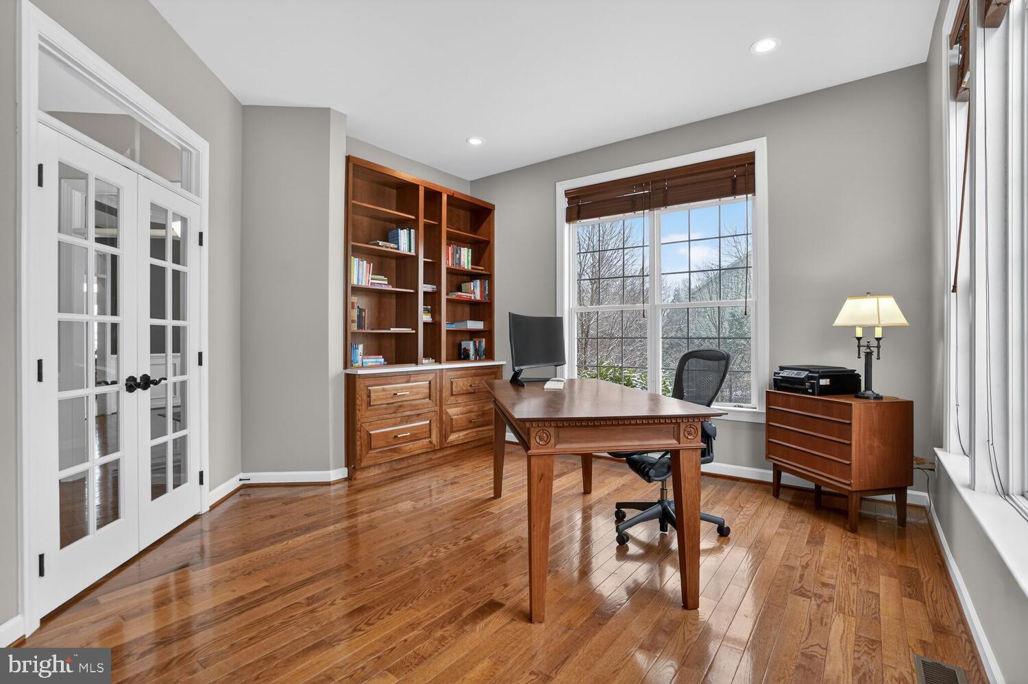 43024 La Riva Drive Ashburn, VA 20148 - Photo 23 of 63 Library