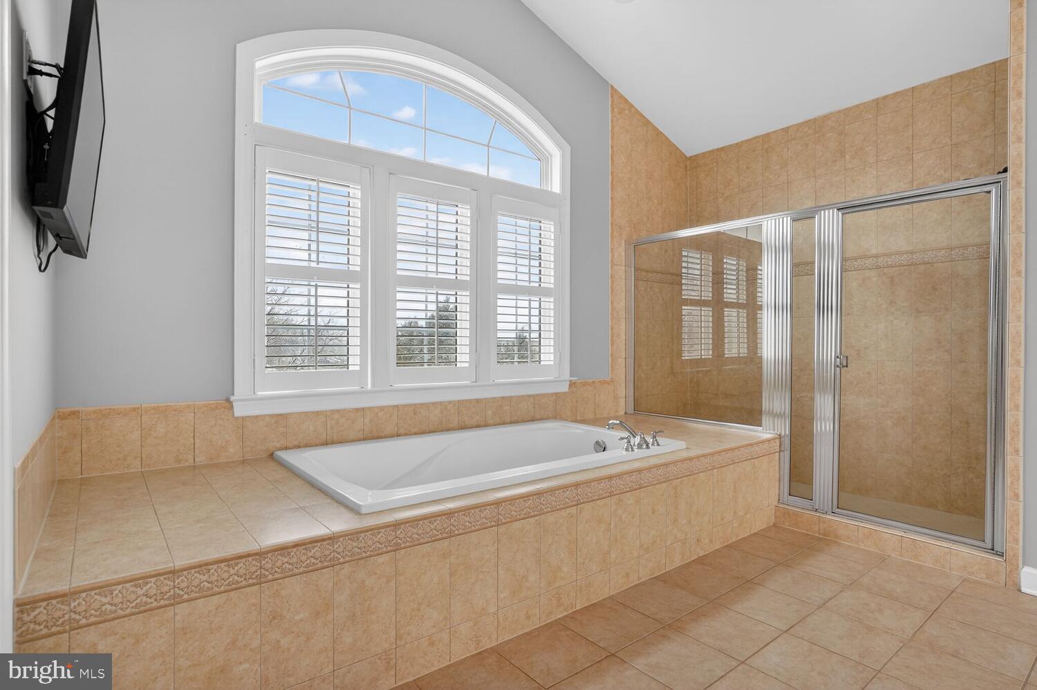 43024 La Riva Drive Ashburn, VA 20148 - Photo 37 of 63 a spacious bathroom with a bathtub and a shower