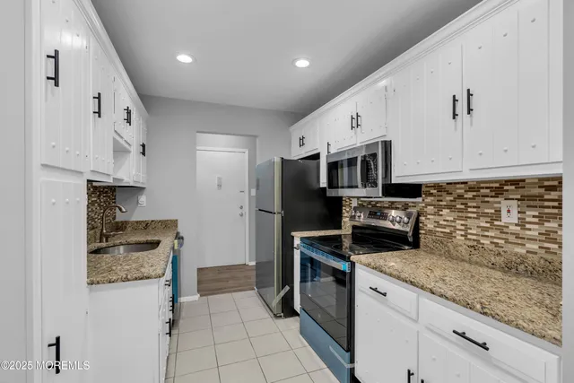 $2,550 | 145 Cross Slope Court, Unit A, Manalapan, NJ 07726