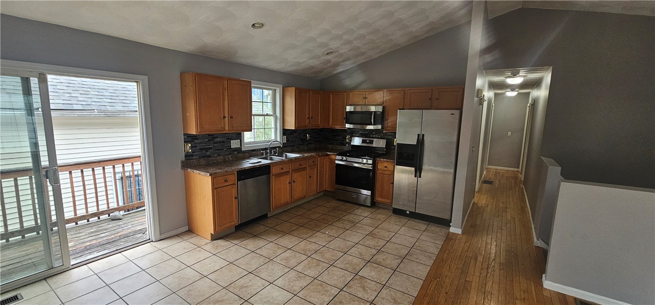 80 Unit Street, Unit 2 Providence, RI 02909 - Photo 7 of 10