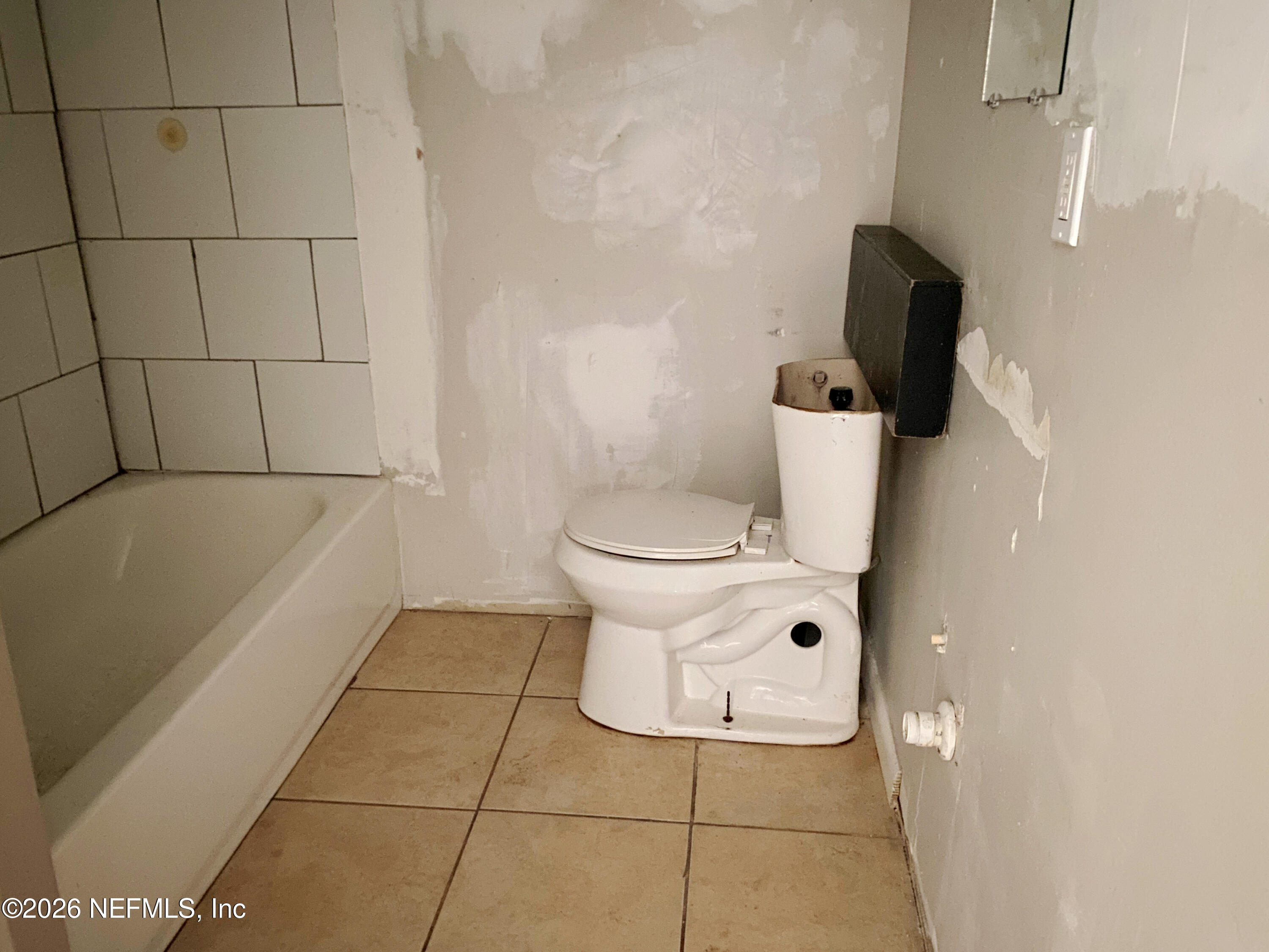 6711 Cavalier Road Jacksonville, FL 32208 - Photo 14 of 20 Hallway Bathroom
