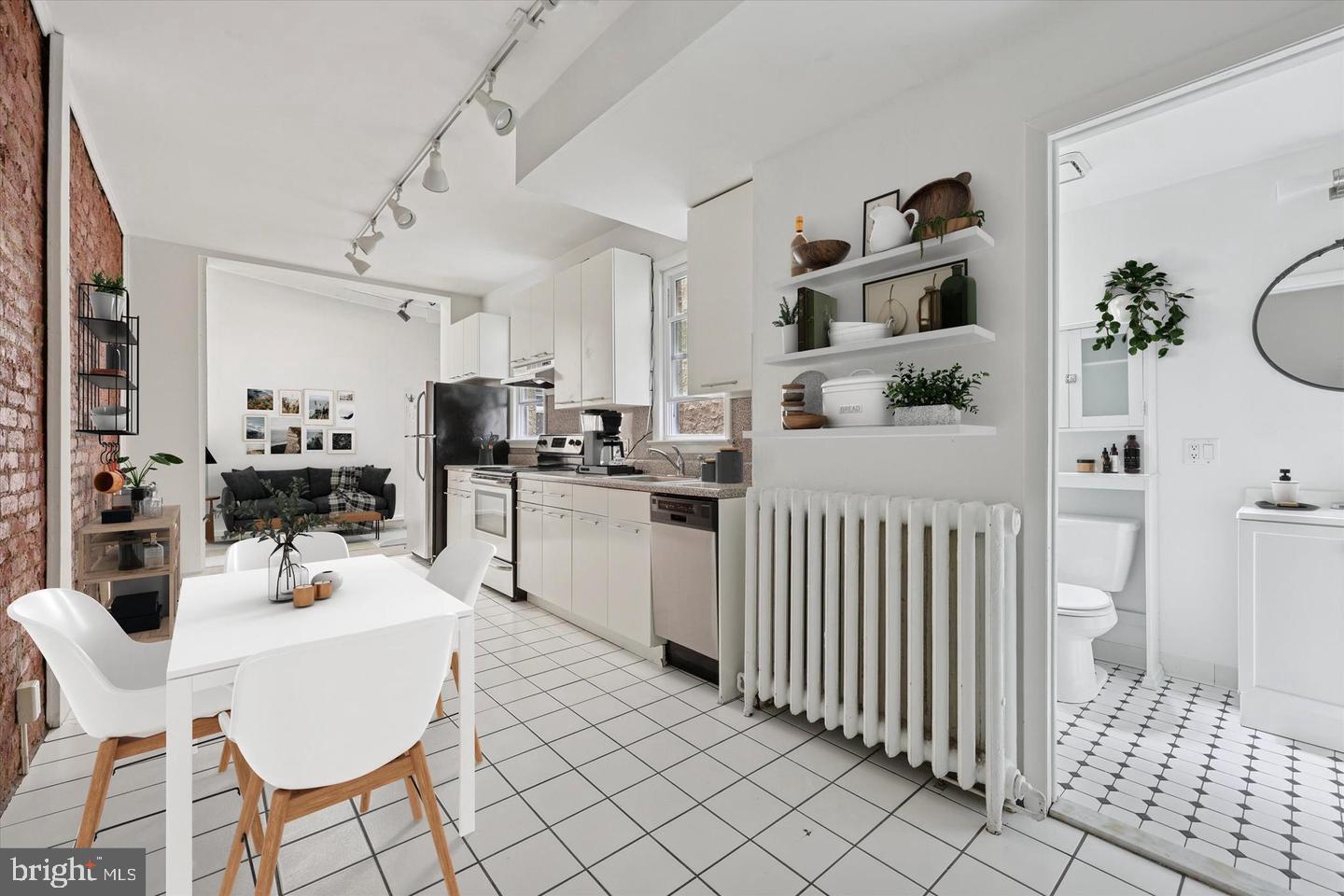 4355 Main Street, Unit 2 Philadelphia, PA 19127 - Photo 2 of 18 Kitchen - Virtual staging