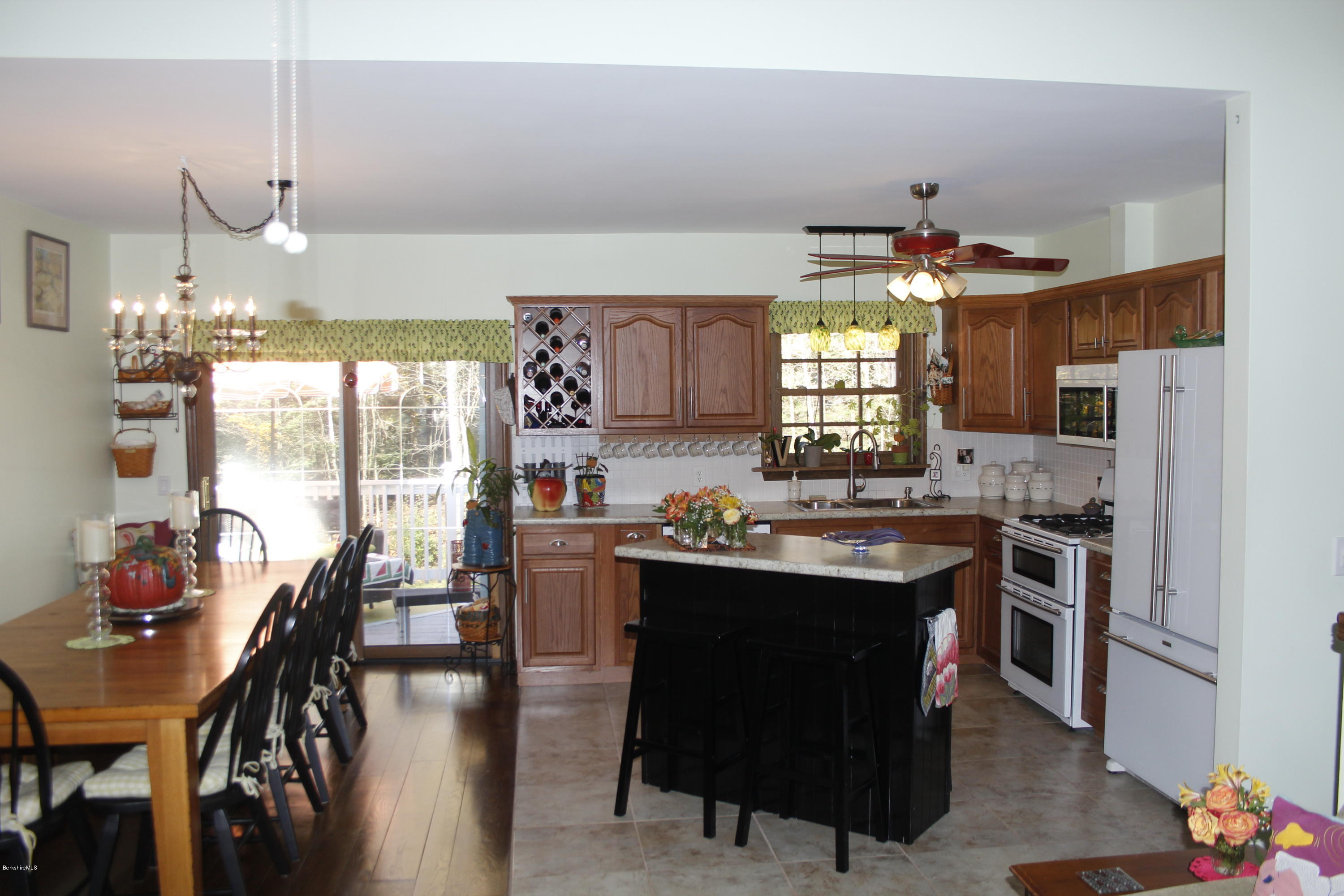 274 Barker Road Pittsfield, MA 01201 - Photo 4 of 20 _MG_1331