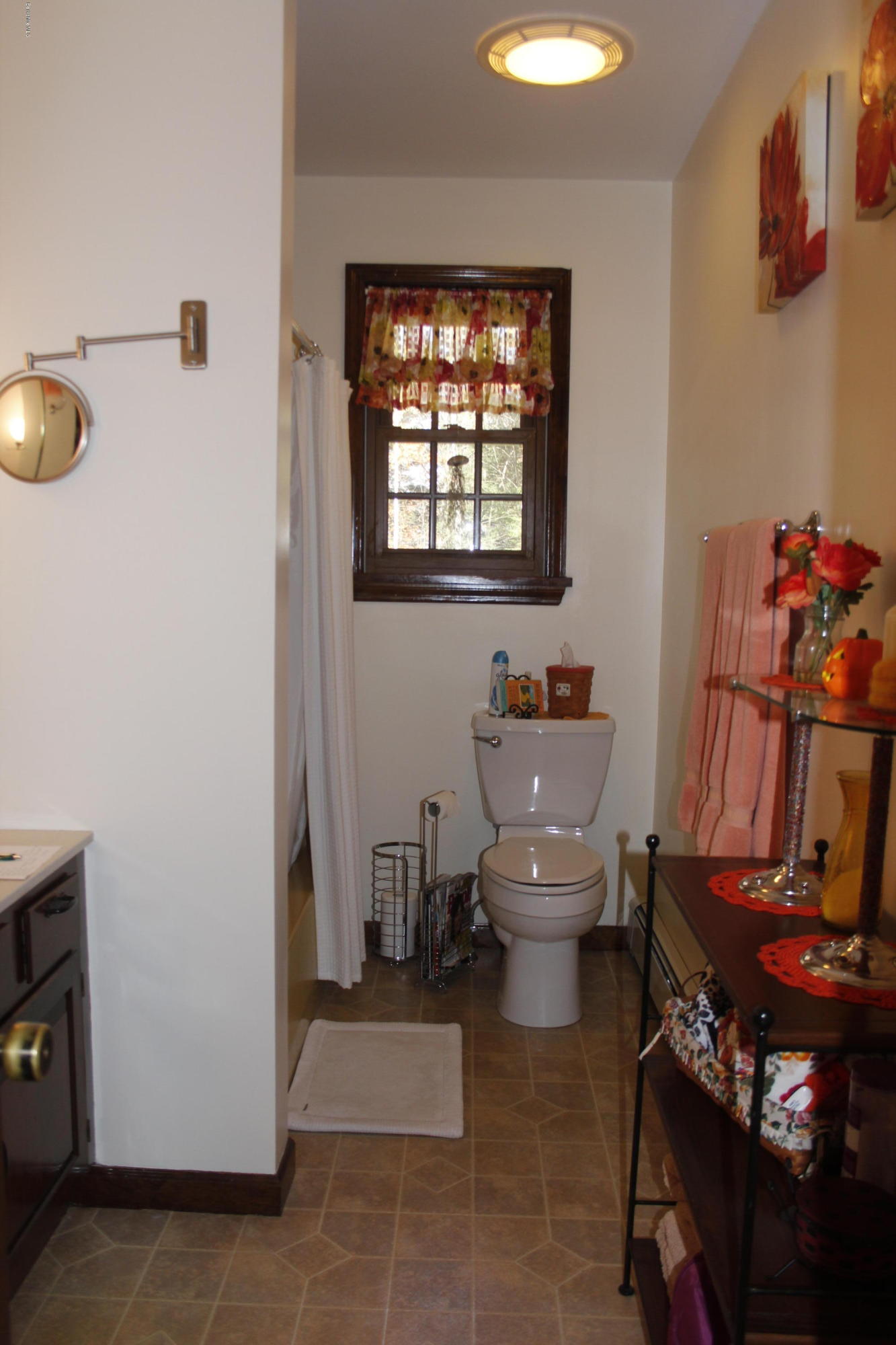 274 Barker Road Pittsfield, MA 01201 - Photo 8 of 20 Roomy Main Bath