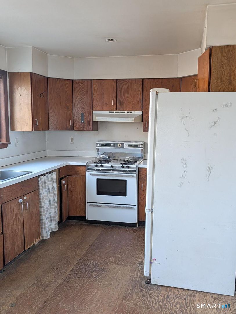 24 Chestnut Hill Road Newtown, CT 06482 - Photo 11 of 21