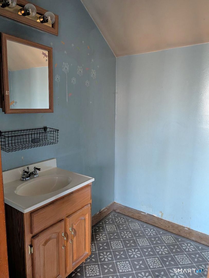 24 Chestnut Hill Road Newtown, CT 06482 - Photo 18 of 21