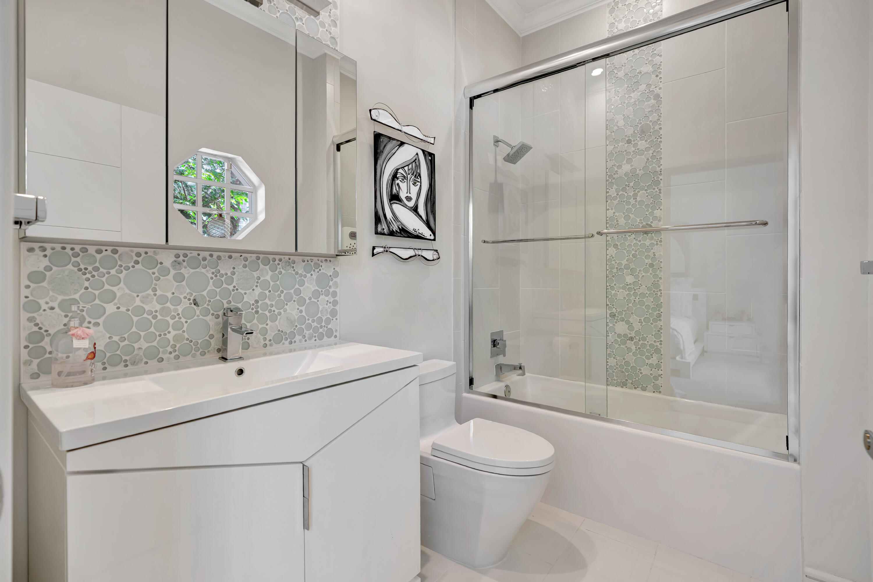 337 Eagle Drive Jupiter, FL 33477 - Photo 32 of 53 Guest Bed Bath