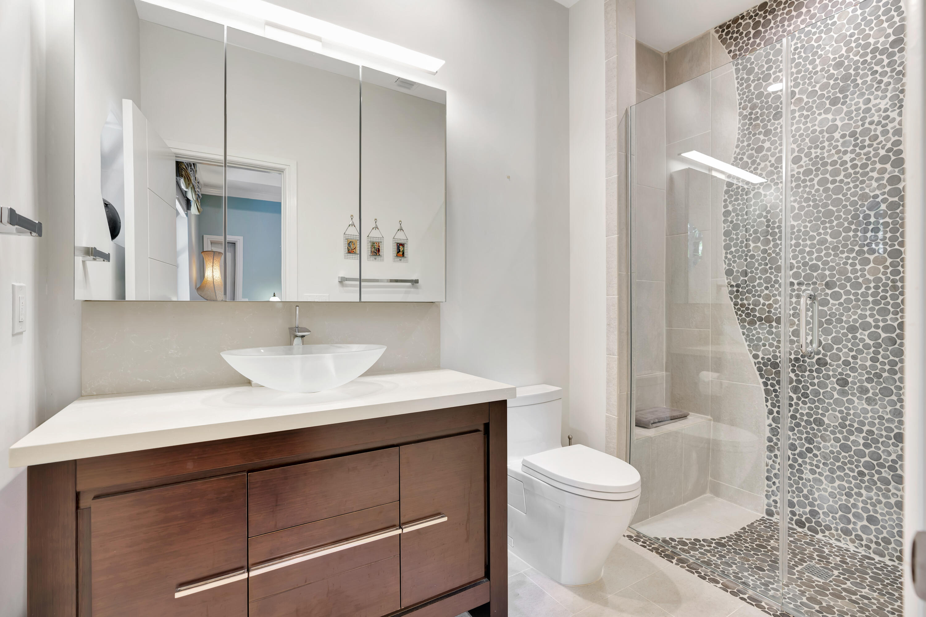 337 Eagle Drive Jupiter, FL 33477 - Photo 34 of 53 Guest Bed Bath