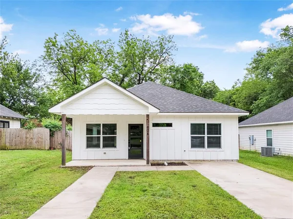 $1,500 | 604 West Star Street, Denison, TX 75020