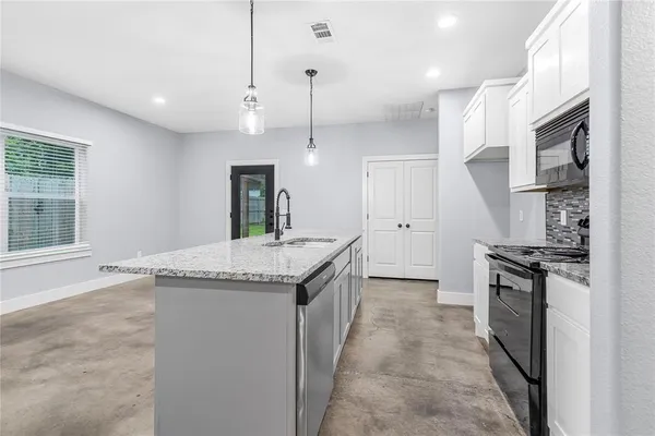 $1,500 | 604 West Star Street, Denison, TX 75020