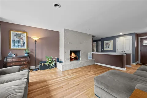 $690,000 | 719 Burchell Avenue, Highland Park, IL 60035