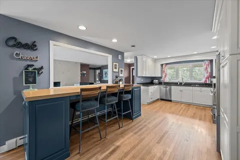 $690,000 | 719 Burchell Avenue, Highland Park, IL 60035