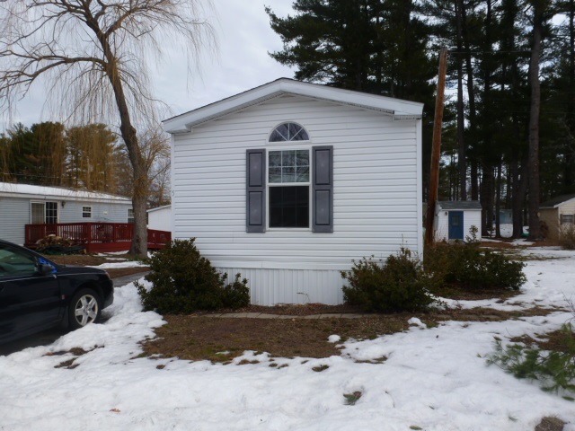 72 Kendall Pond Road, Unit 5 Derry, NH 03038 - Photo 3 of 10
