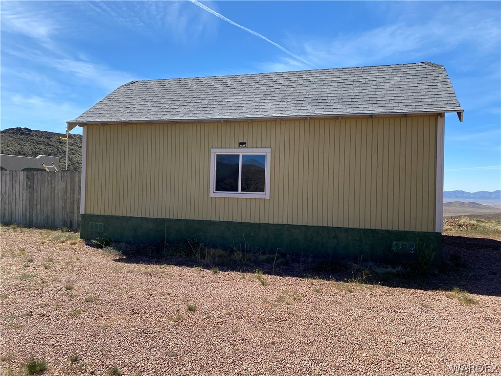 9095 Elliott Ridge Road Kingman, AZ 86401 - Photo 44 of 54 a backyard of a house