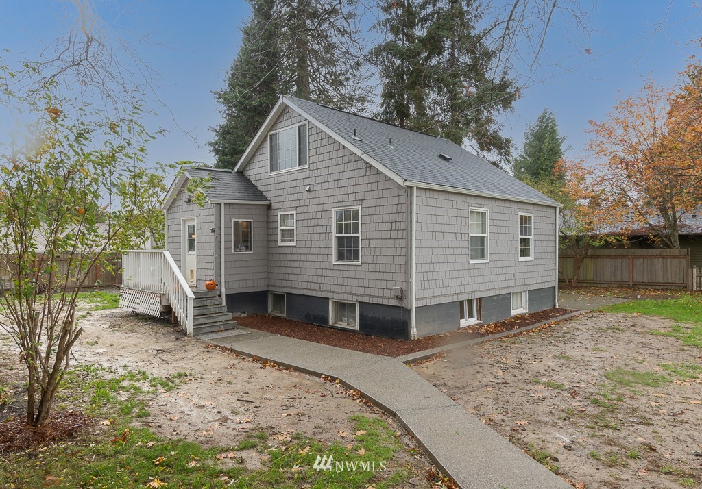 717 Rasmussen Lane Bremerton, WA 98310 - Photo 1 of 37 Gallery Image 1