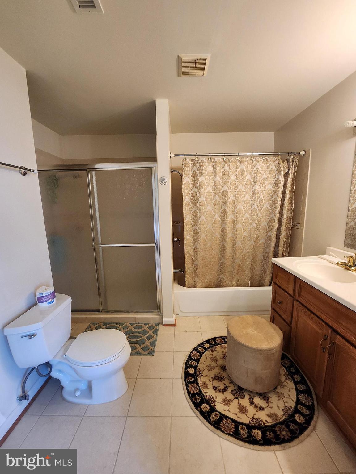 5213 Montgomery Street Springfield, VA 22151 - Photo 8 of 11 Bathroom 1