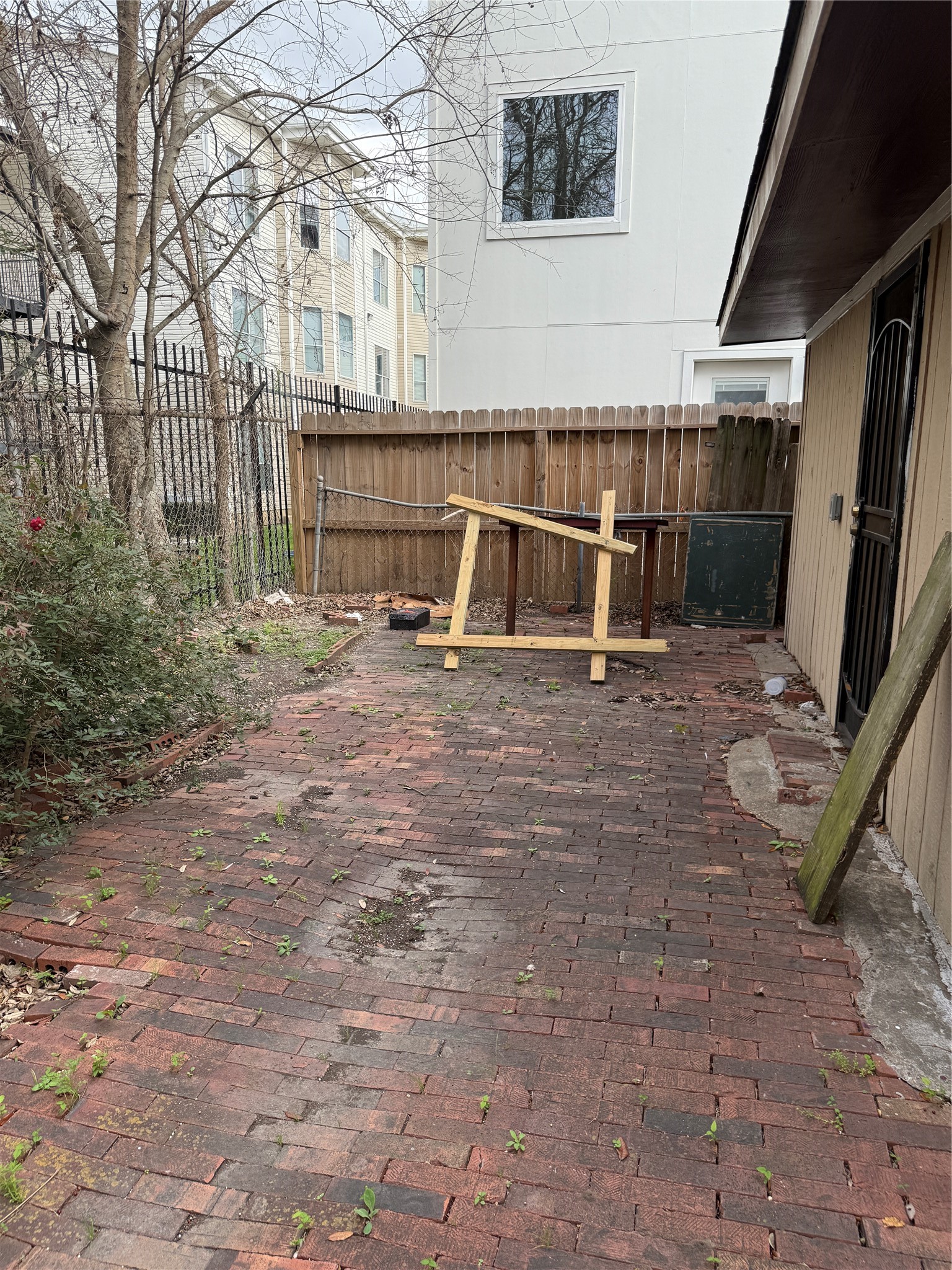 6318 Illinois Street Houston, TX 77021 - Photo 13 of 14 a view of a house with backyard